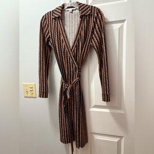 DVF New Jeanne Two Silk/Cotton Wrap Dress Zig Zag Print Size 2